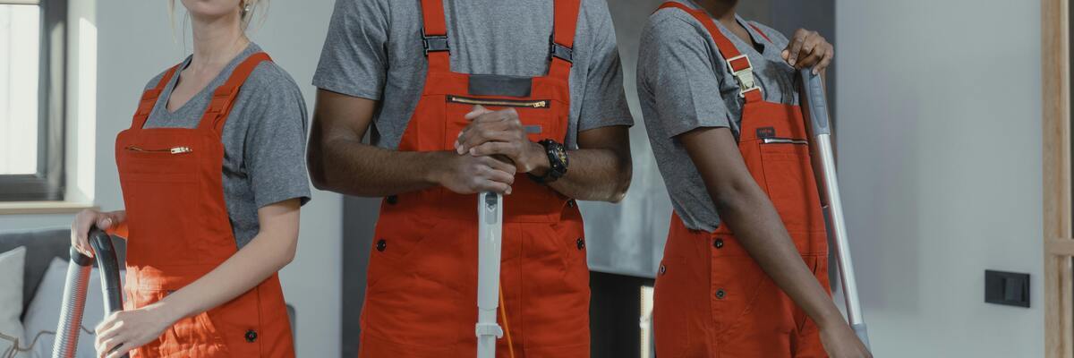 staff standing wth a range of cordless vacuum cleaners
