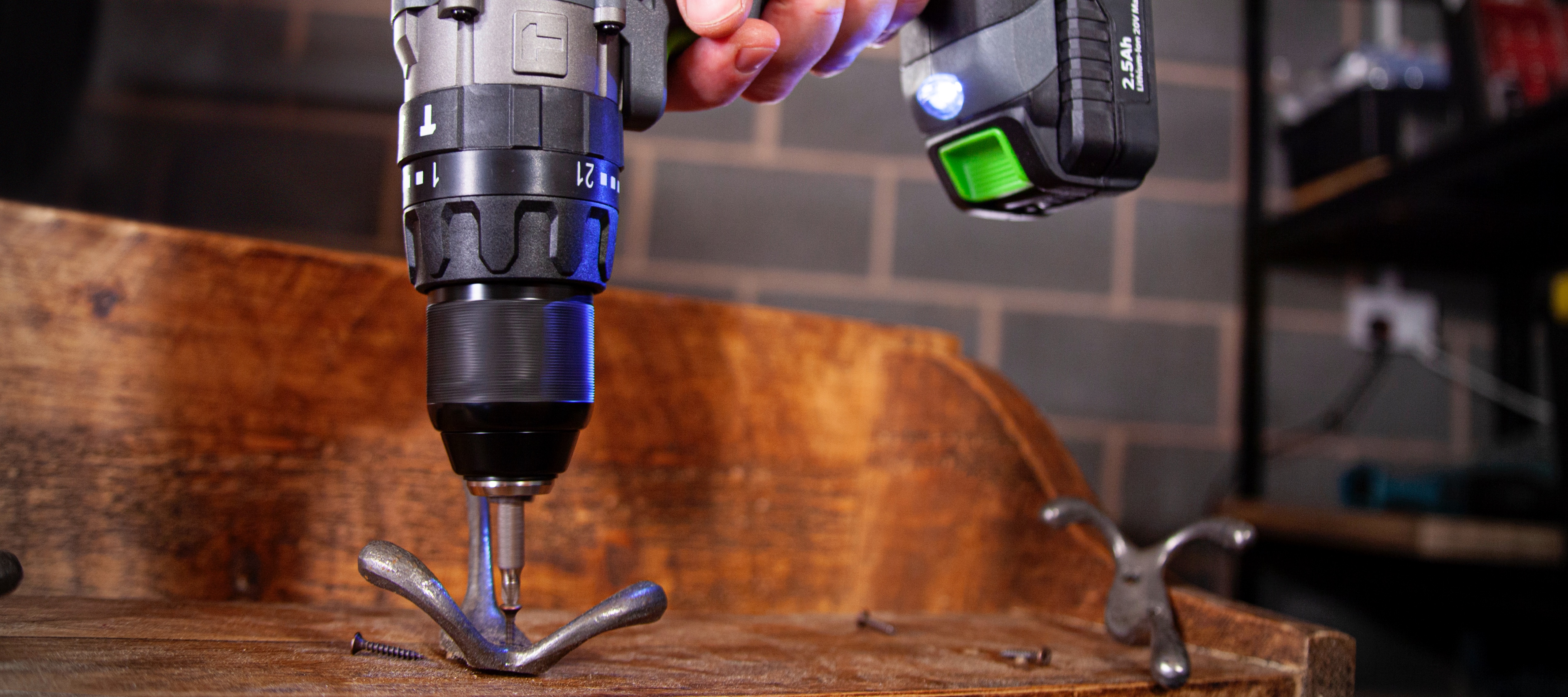 Impressive power of the cordless combi drill