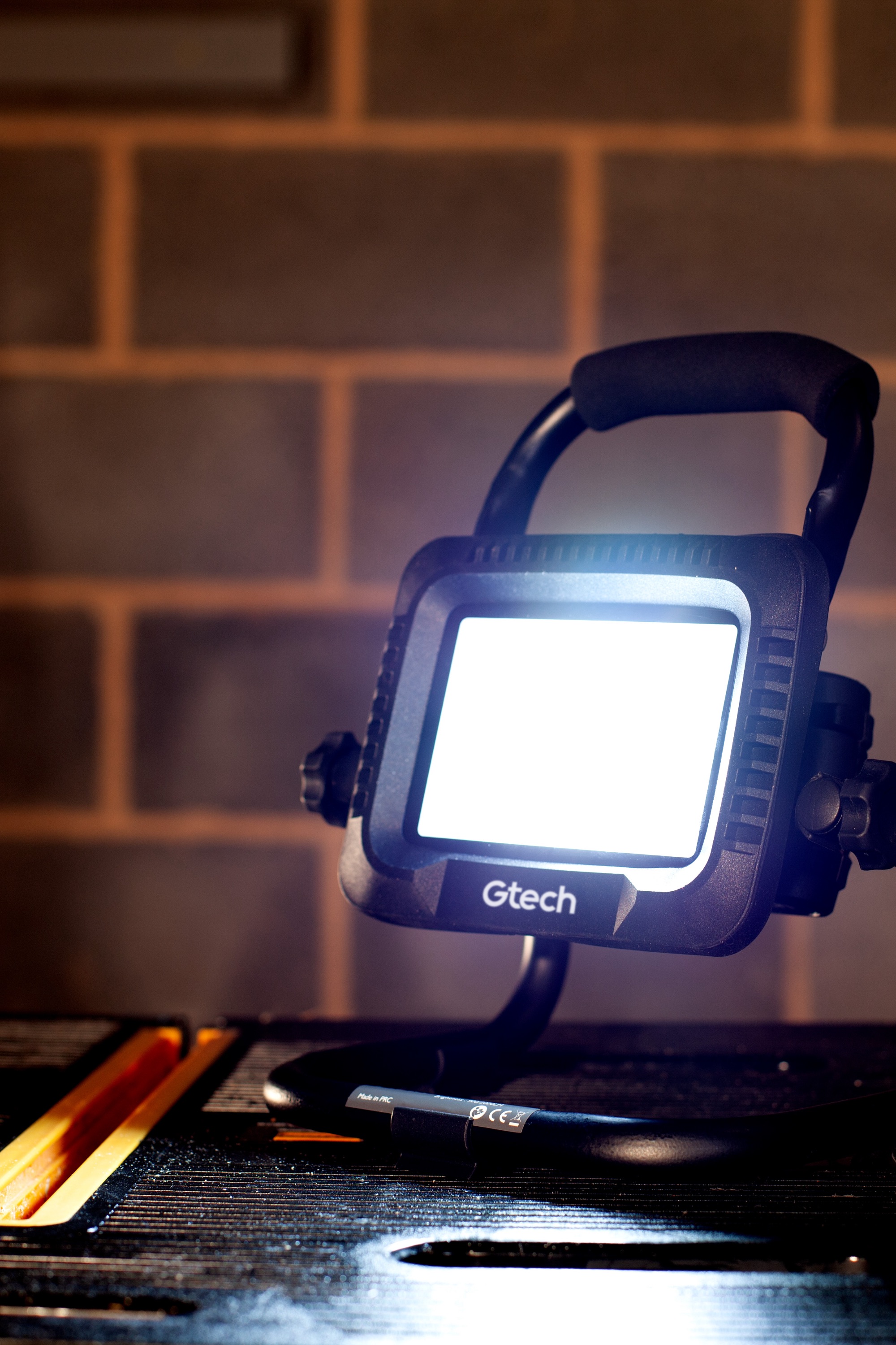 gtech battery charging lights